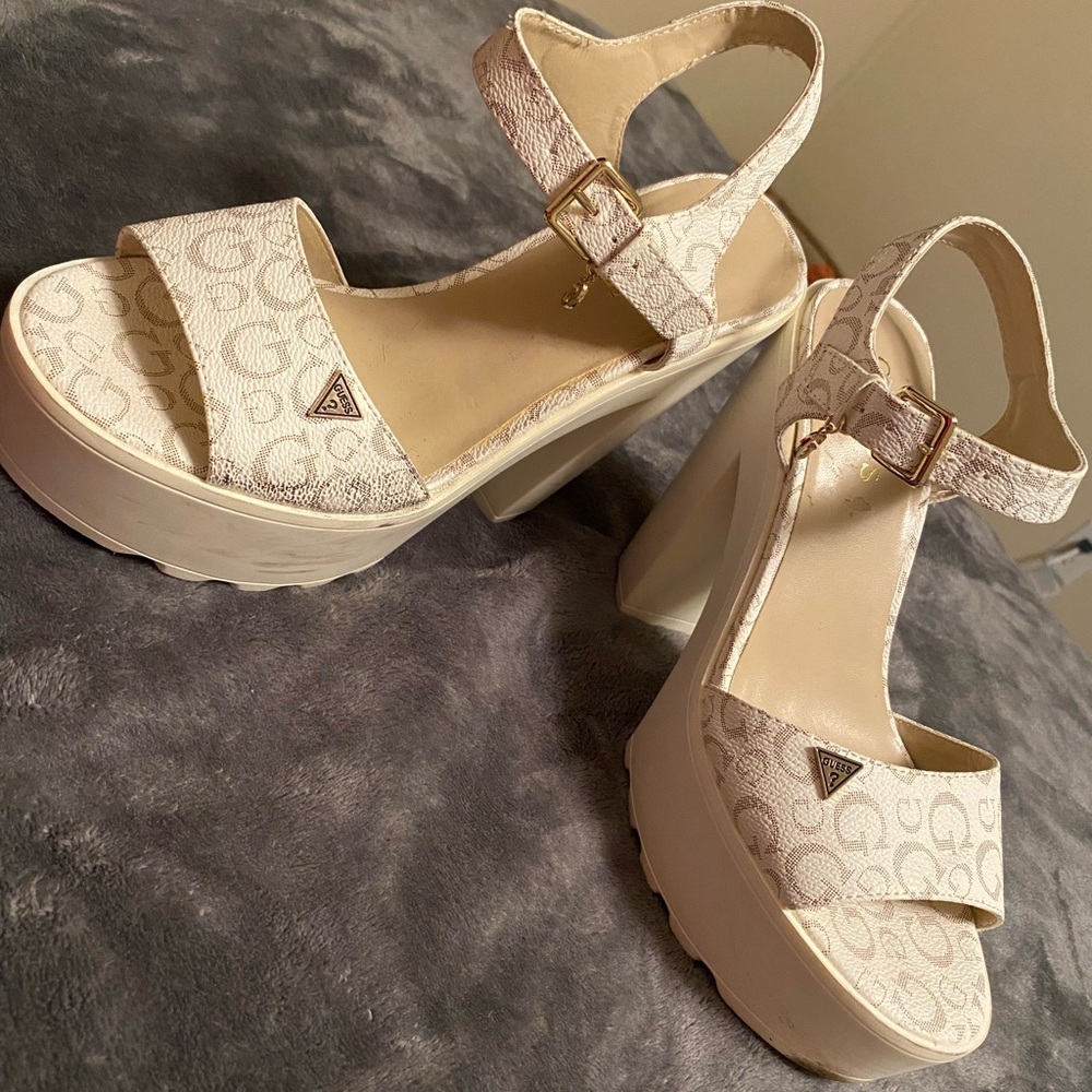 Guess women’s wedge clogs size 7 1/2
